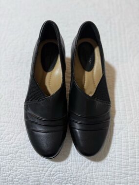 Earth Women's Black Slip-On Loafers with Elastic Vents